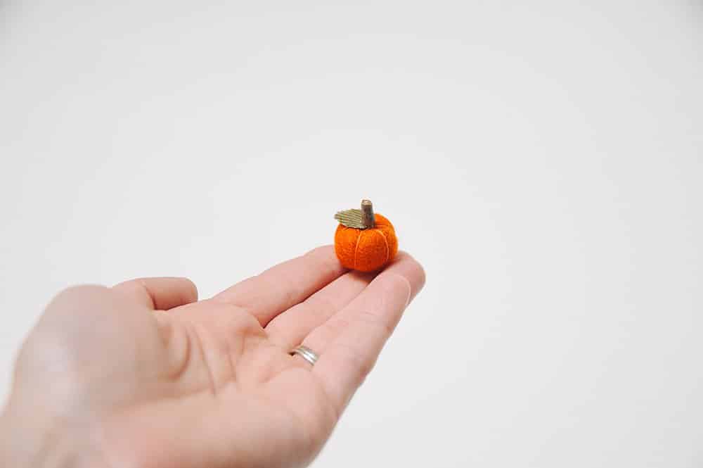 diy mini felt ball pumpkin with leaf and wooden stem