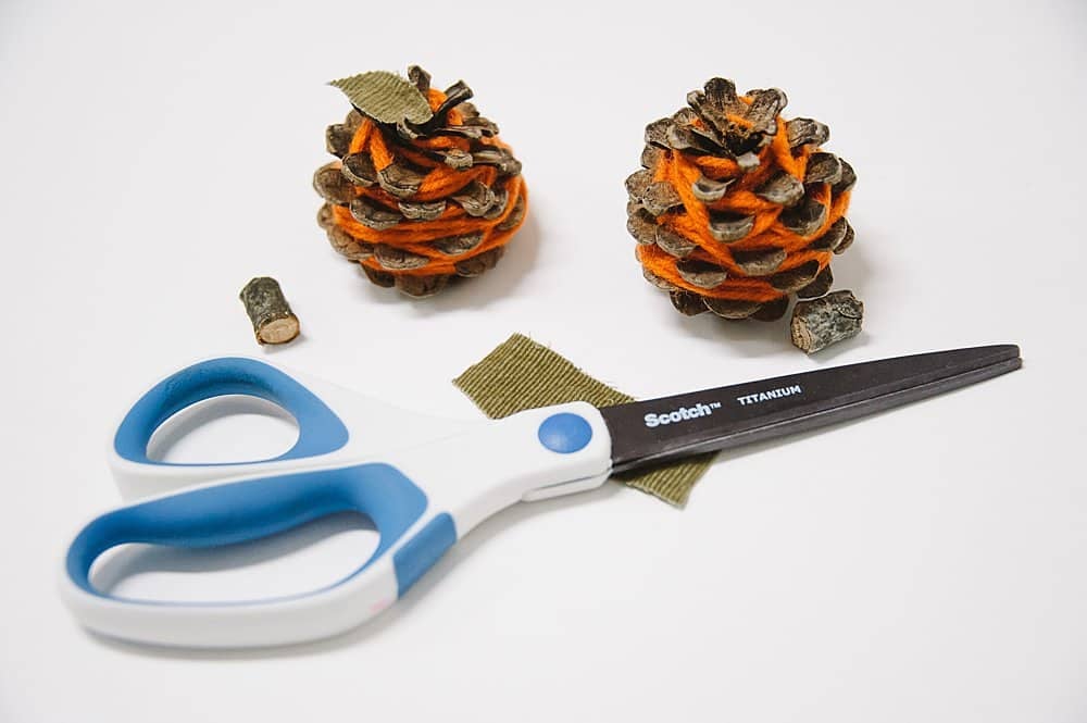 how to make yarn wrapped pinecone pumpkins for easy DIY fall decor