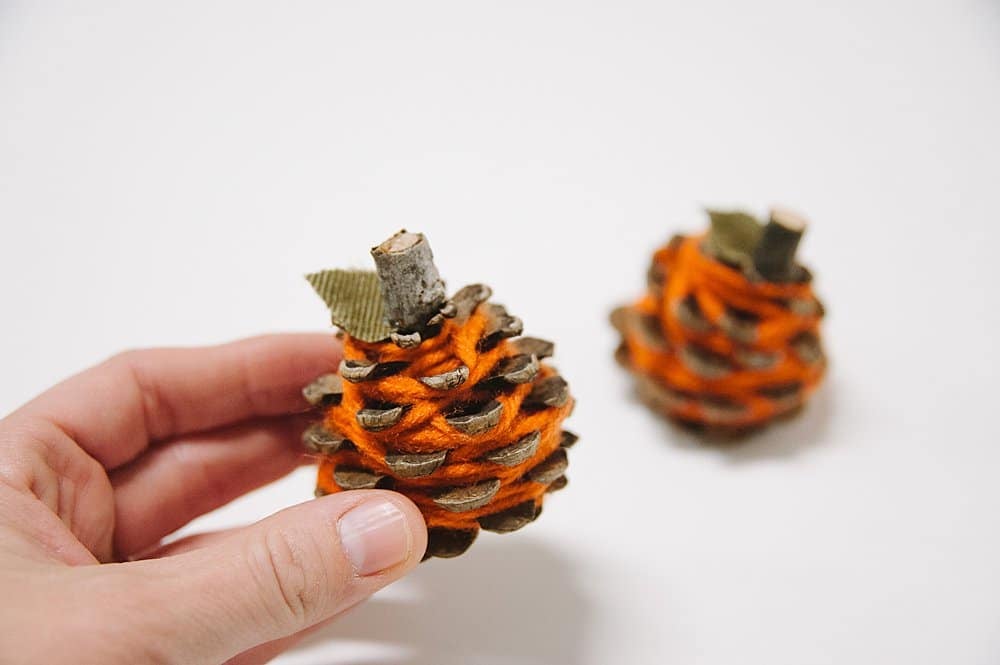 how to make yarn wrapped pinecone pumpkins for easy DIY fall decor