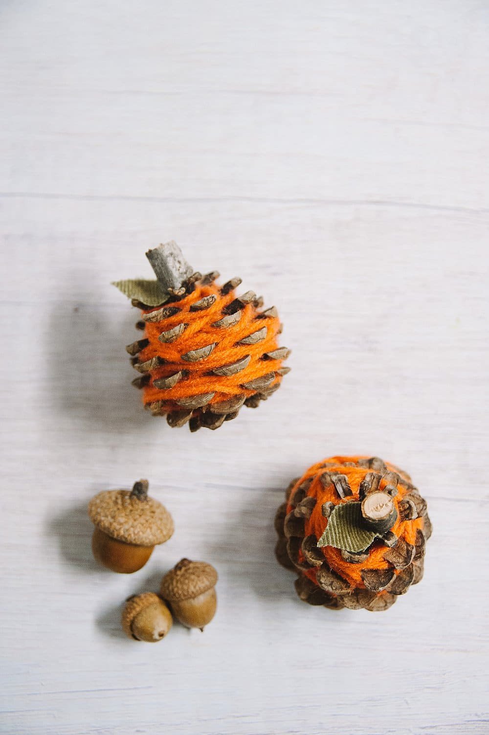 how to make yarn wrapped pinecone pumpkins for easy DIY fall decor