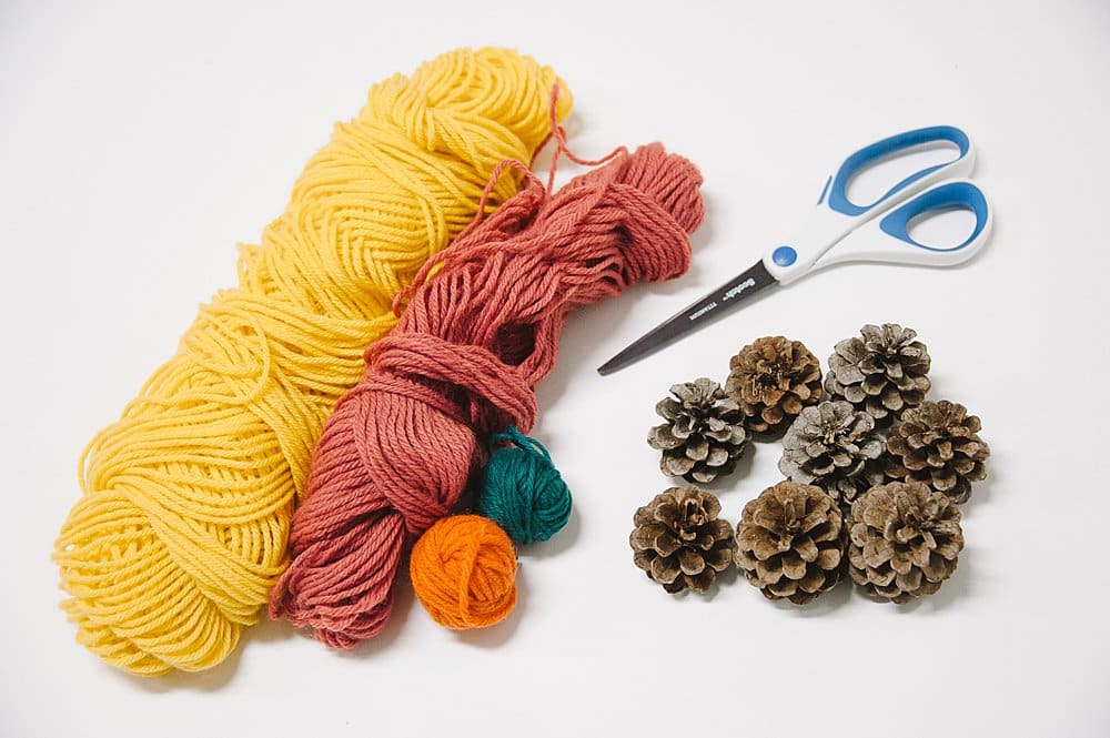 DIY yarn wrapped pinecones for fall