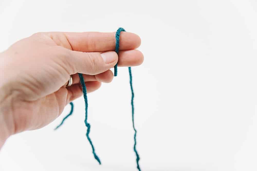 how to make a yarn pom pom