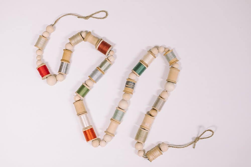 how to make a thread spool garland