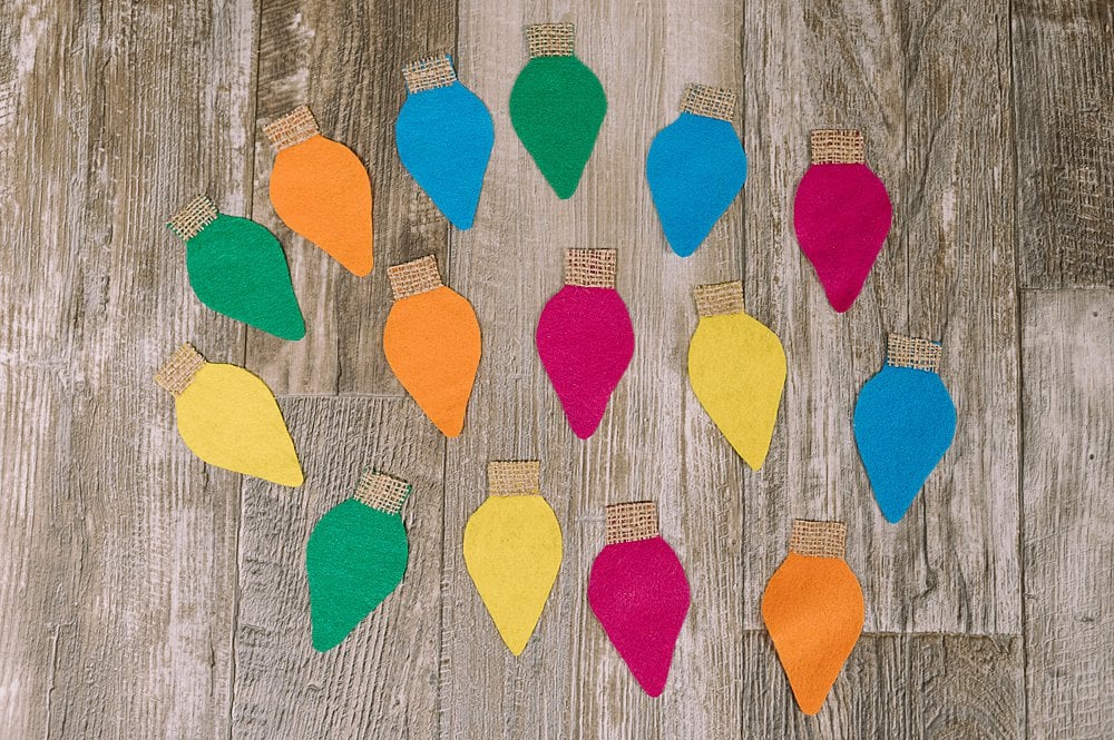 Felt lightbulbs for a garland.
