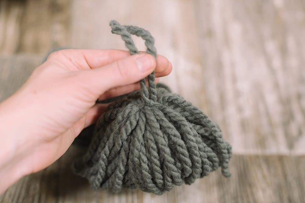 Start by making a yarn tassel as the beard of your gnome.