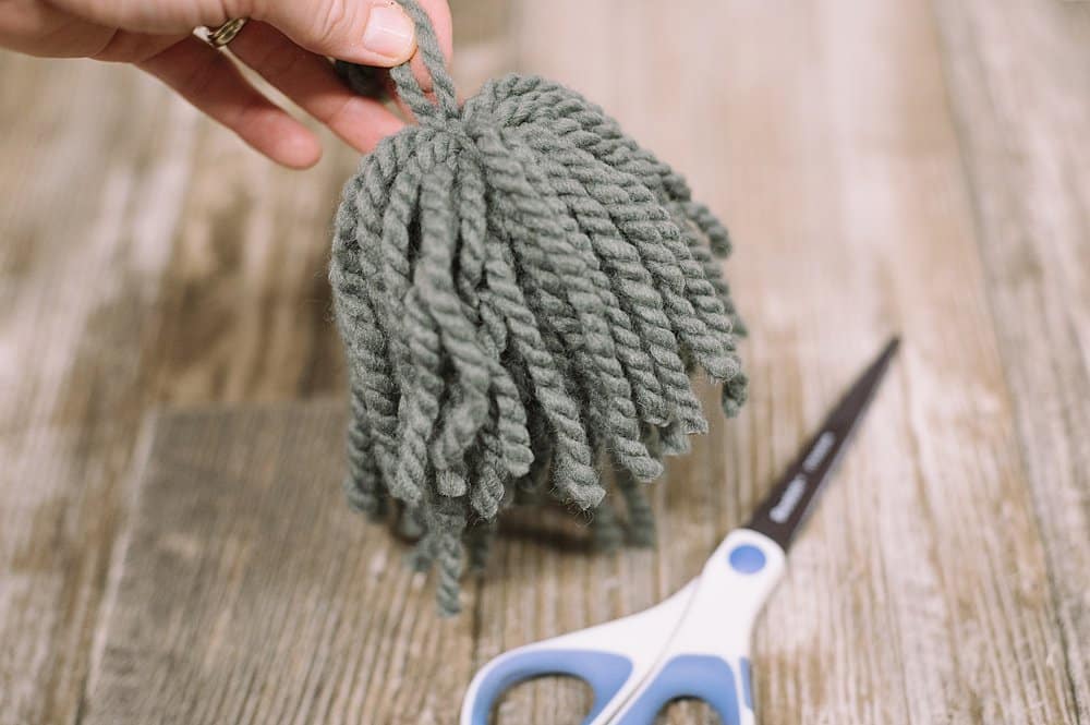 Start by making a yarn tassel as the beard of your gnome.