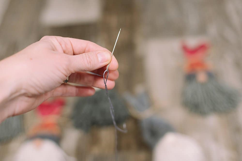 thread embroidery floss into needle