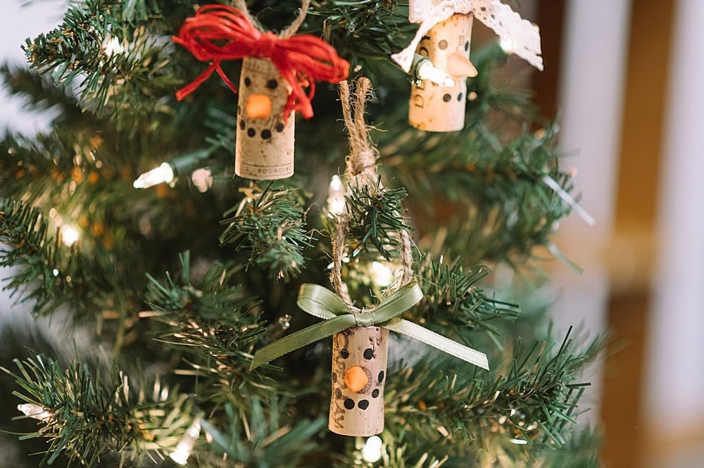how to make a cork snowman ornament