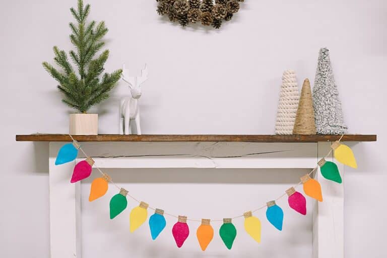 DIY Felt Lightbulb Garland for Christmas Felt, Burlap and Twine