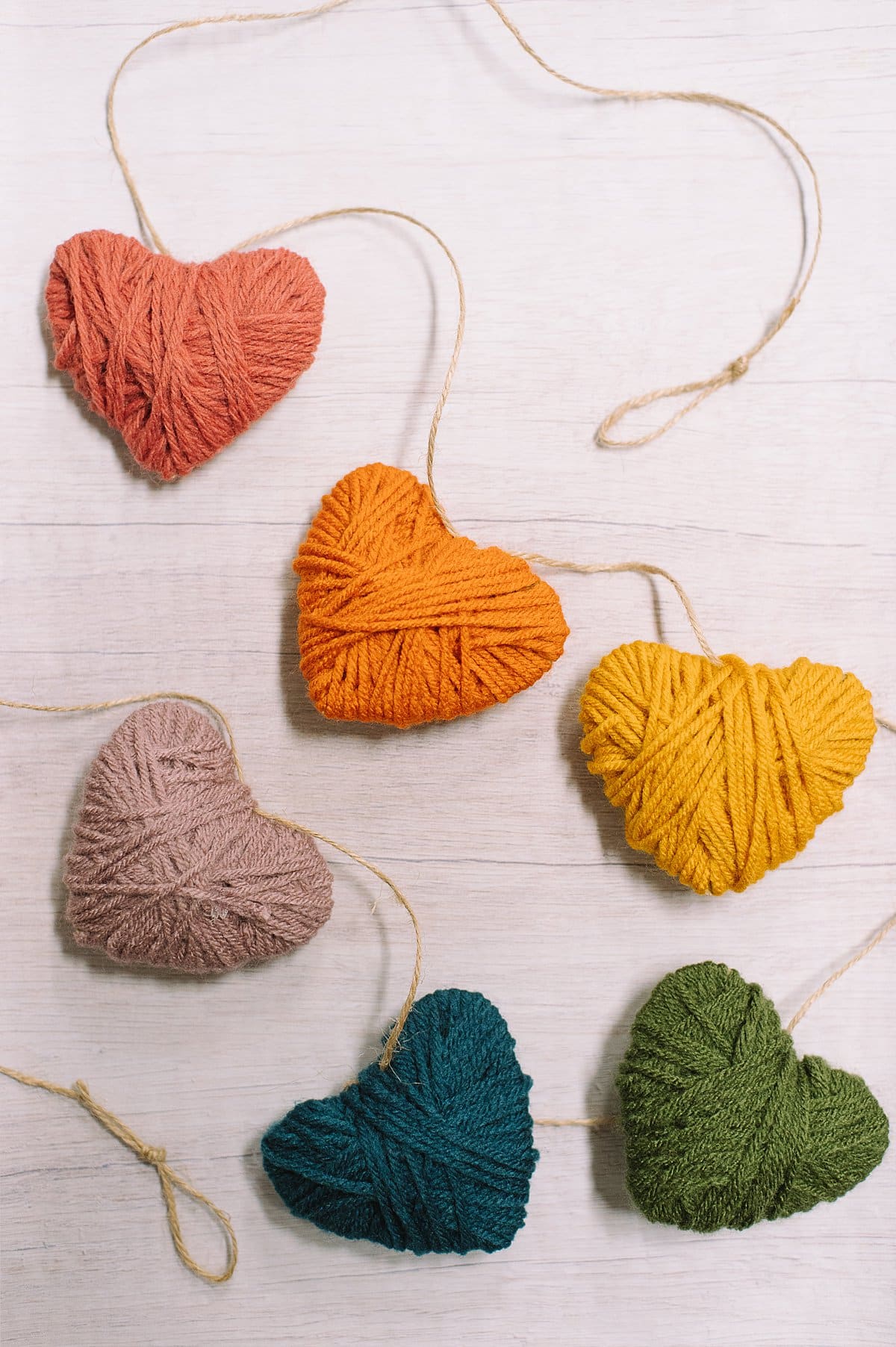 how to make yarn wrapped heart garland for mantel