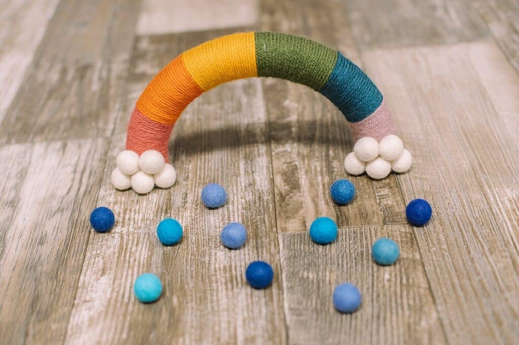 How to Make a Yarn Wrapped Rainbow