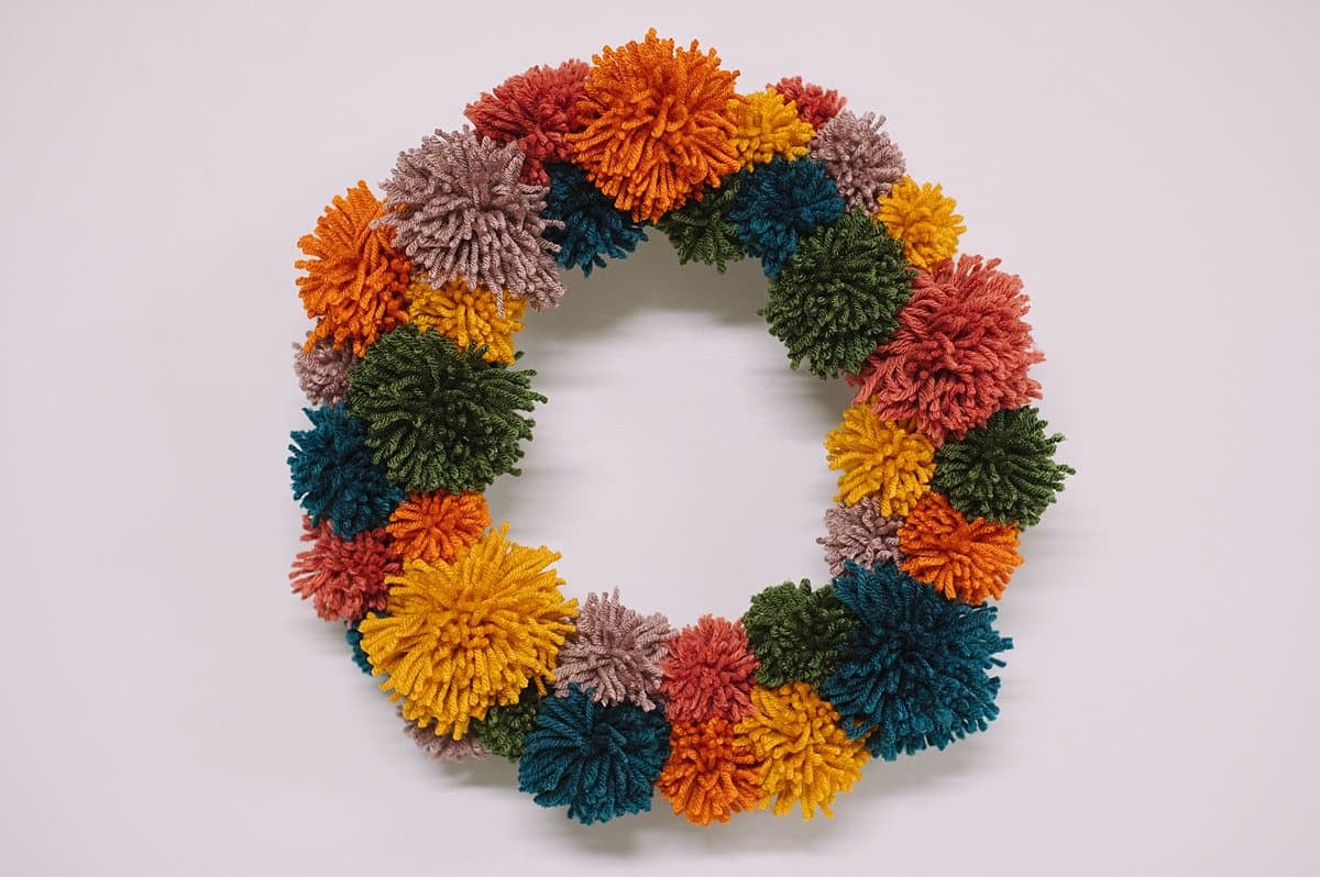 how to make a pom pom wreath in rainbow colors