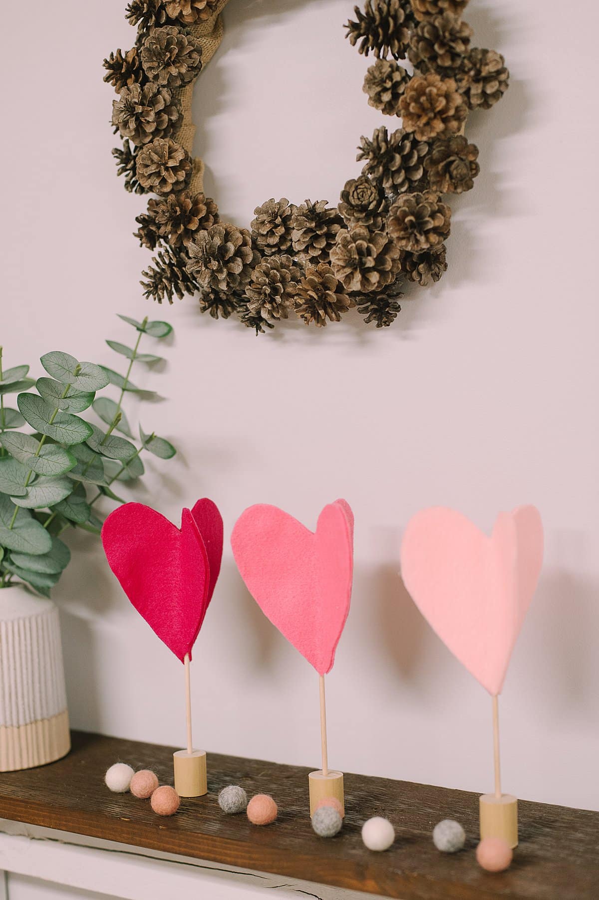 How to make Valentine's Day felt hearts.