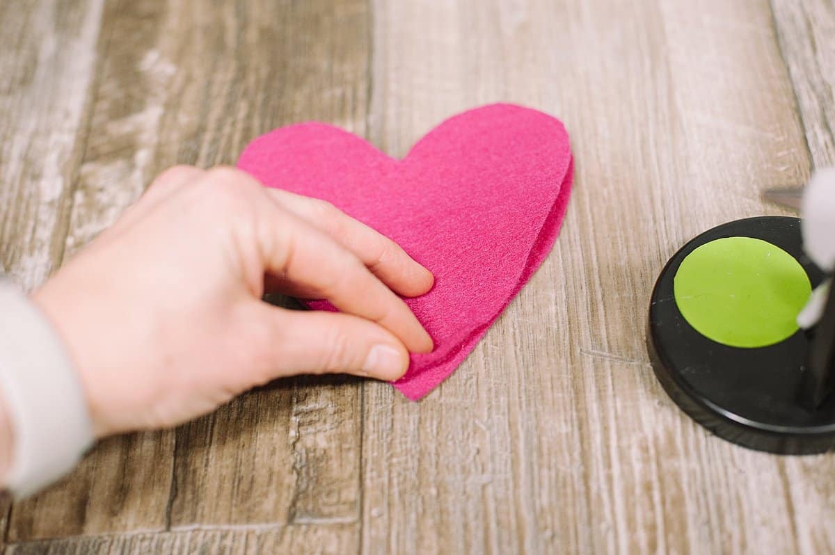How to make felt hearts for valentine's day.