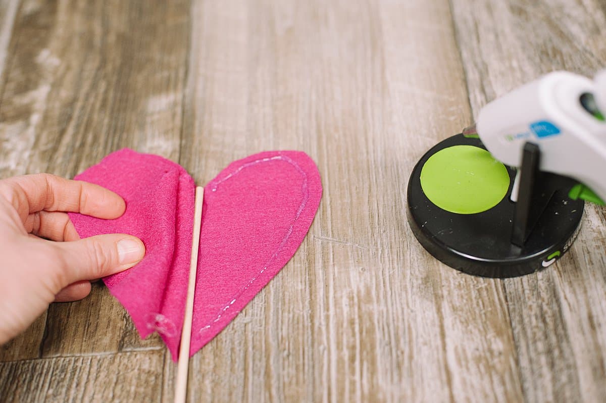 How to make felt hearts for valentine's day.