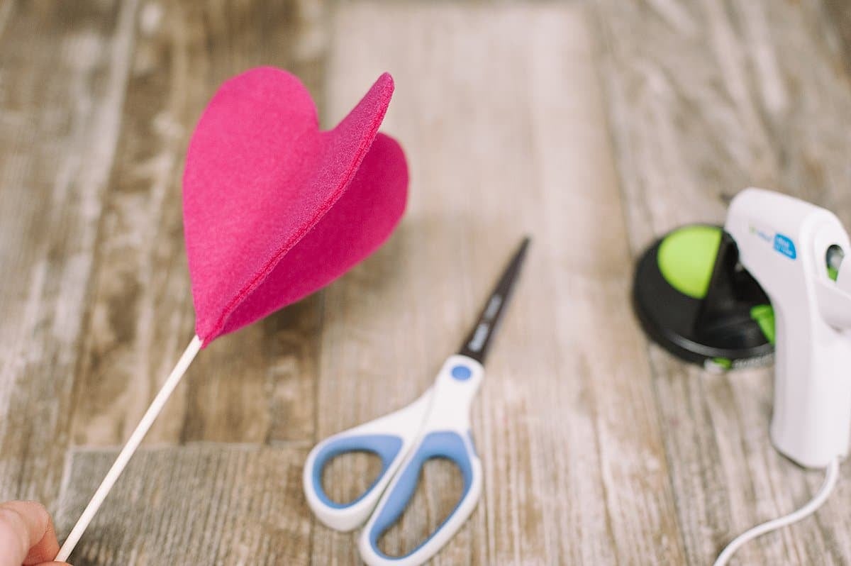 How to make a felt heart for valentine's day.
