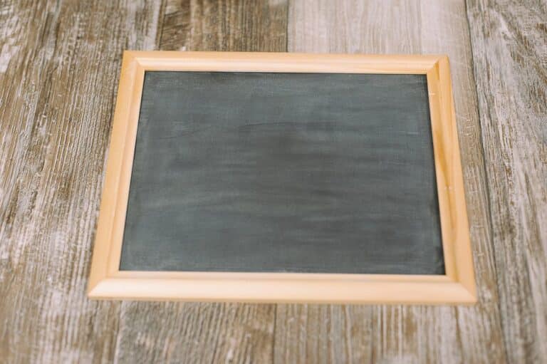 How to Make DIY Chalkboard Signs using Chalkboard Paint