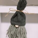 How to make a yarn and sock gnome garland for Christmas.