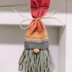 How to make a yarn and sock gnome garland for Christmas.