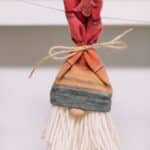 How to make a yarn and sock gnome garland for Christmas.