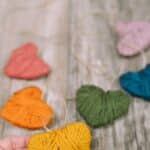 How to make yarn-wrapped hearts.