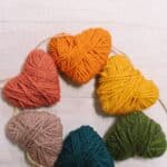 How to make yarn-wrapped hearts.