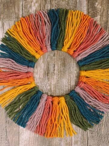 How to make a Wreath with Rainbow Yarn