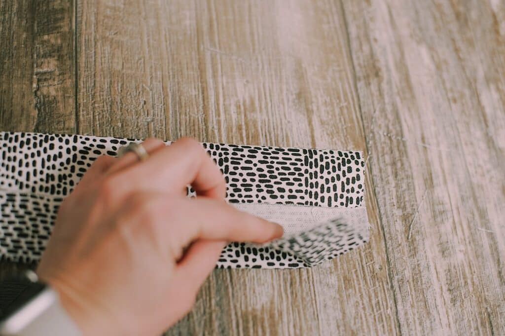 How to Make a Bow out of Fabric Two Types of Bows