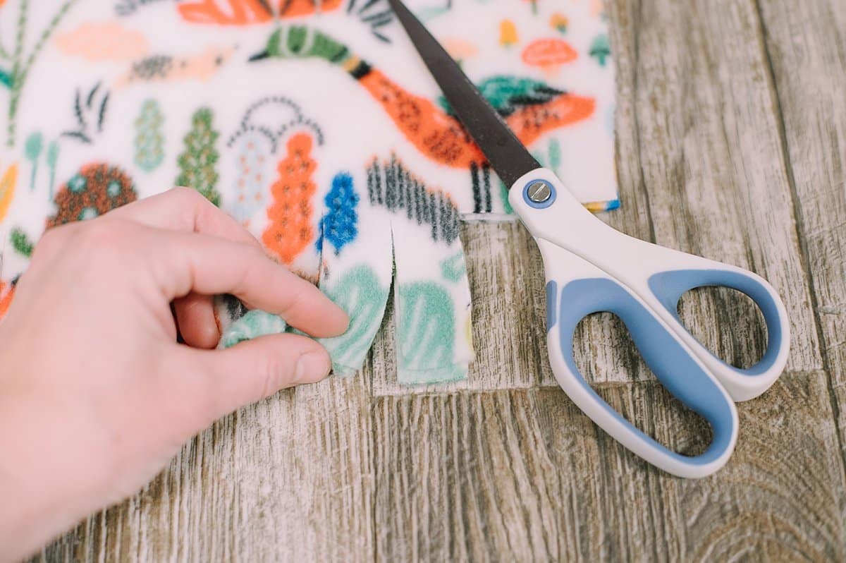 How to Make a No Sew Fleece Tie Blanket