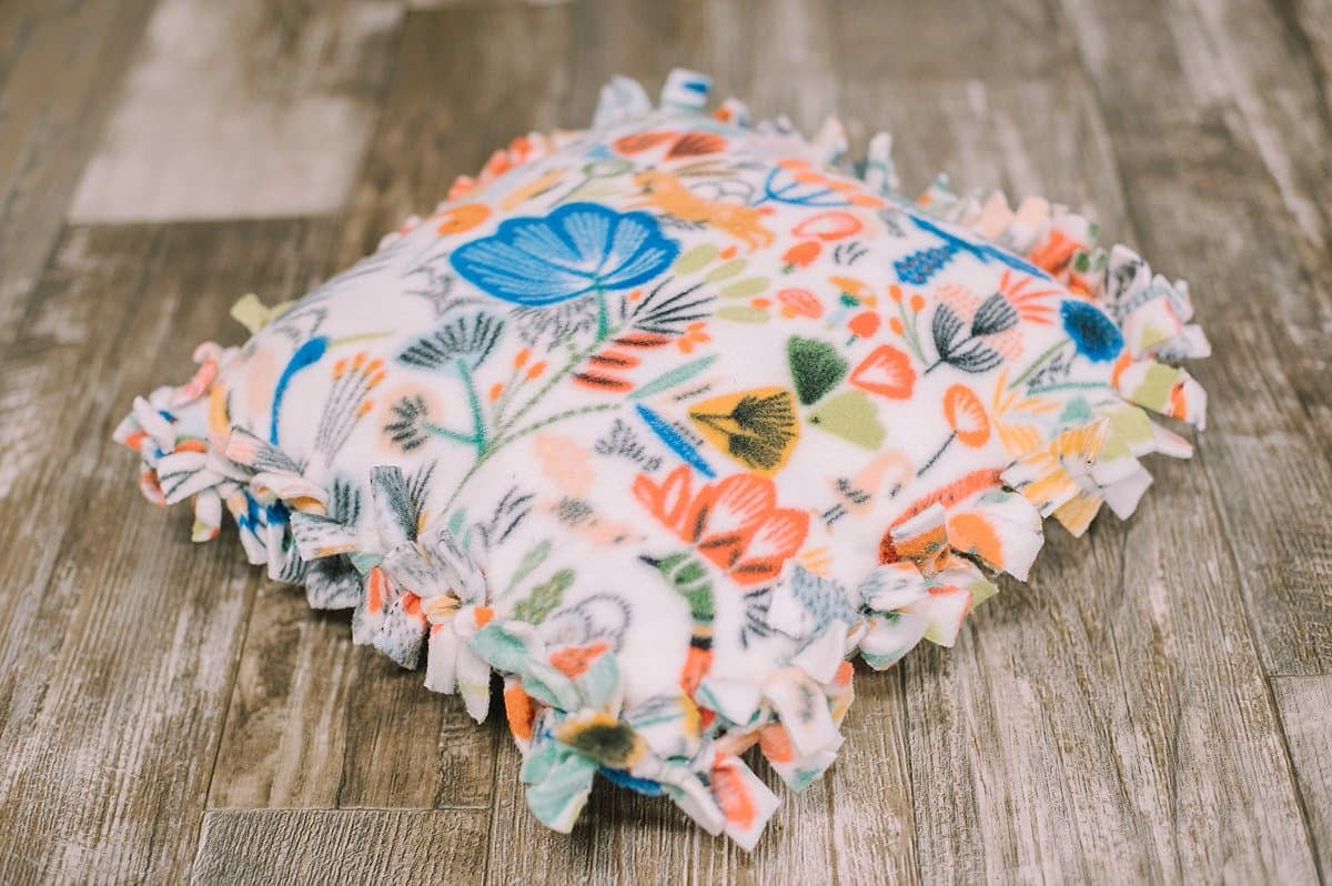 how to make a tie fleece pillow case