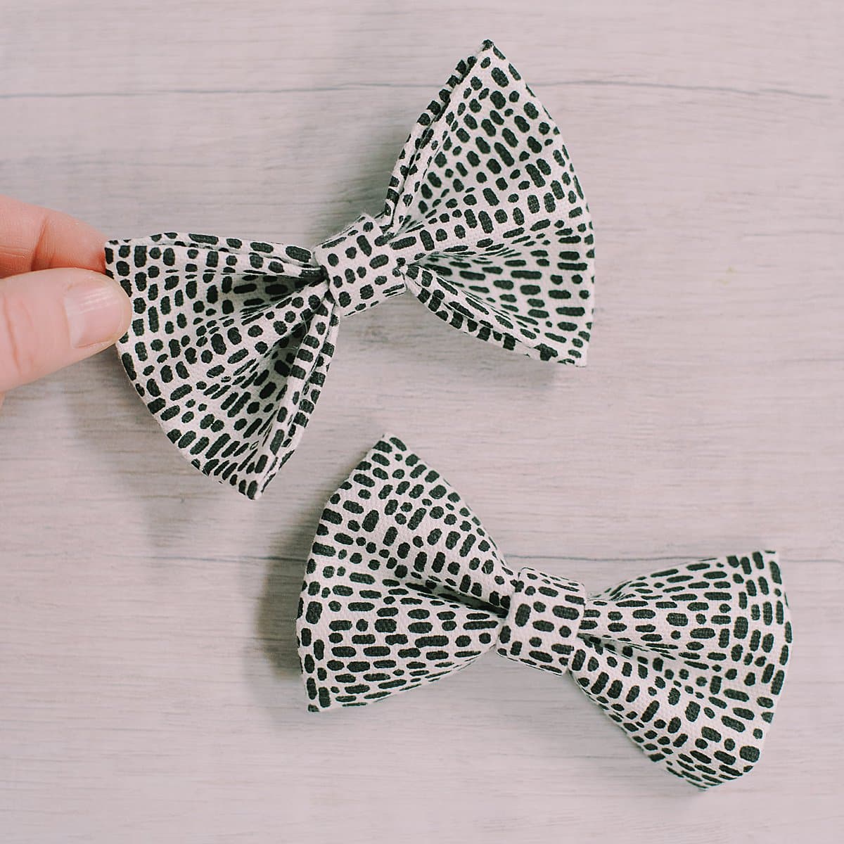 How to Make a Bow out of Fabric Two Types of Bows