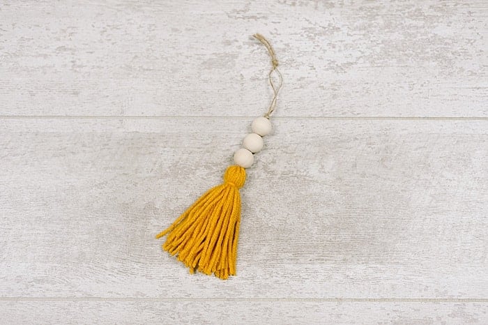 how to make a yarn tassel and wooden bead ornament