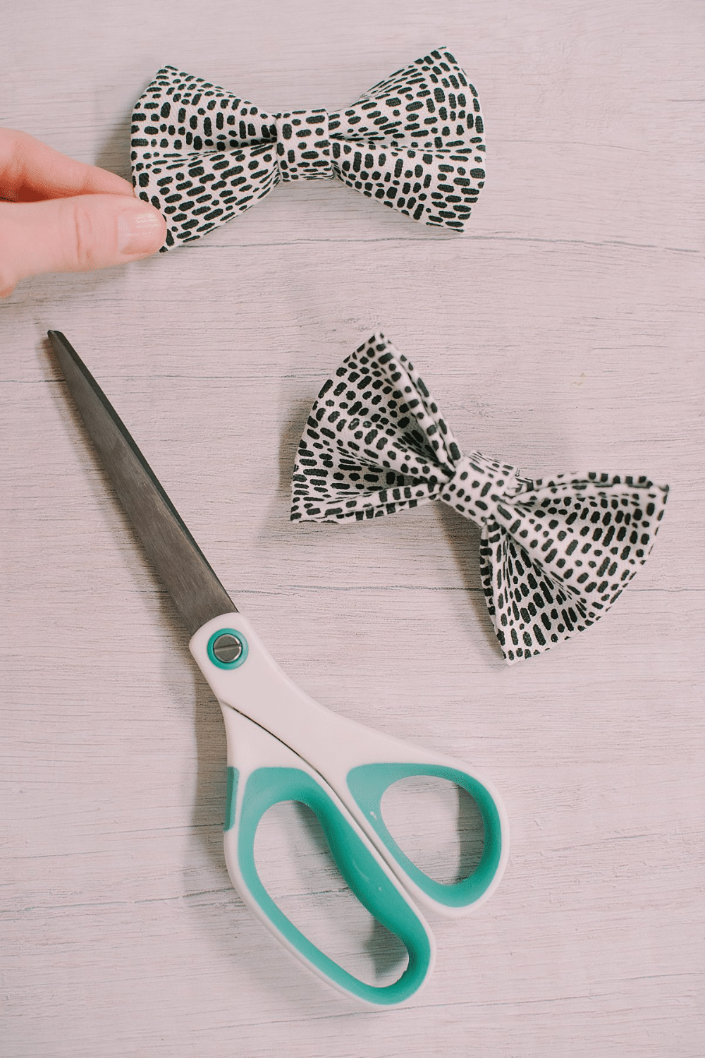 How to Make a Bow out of Fabric - Two Types of Bows