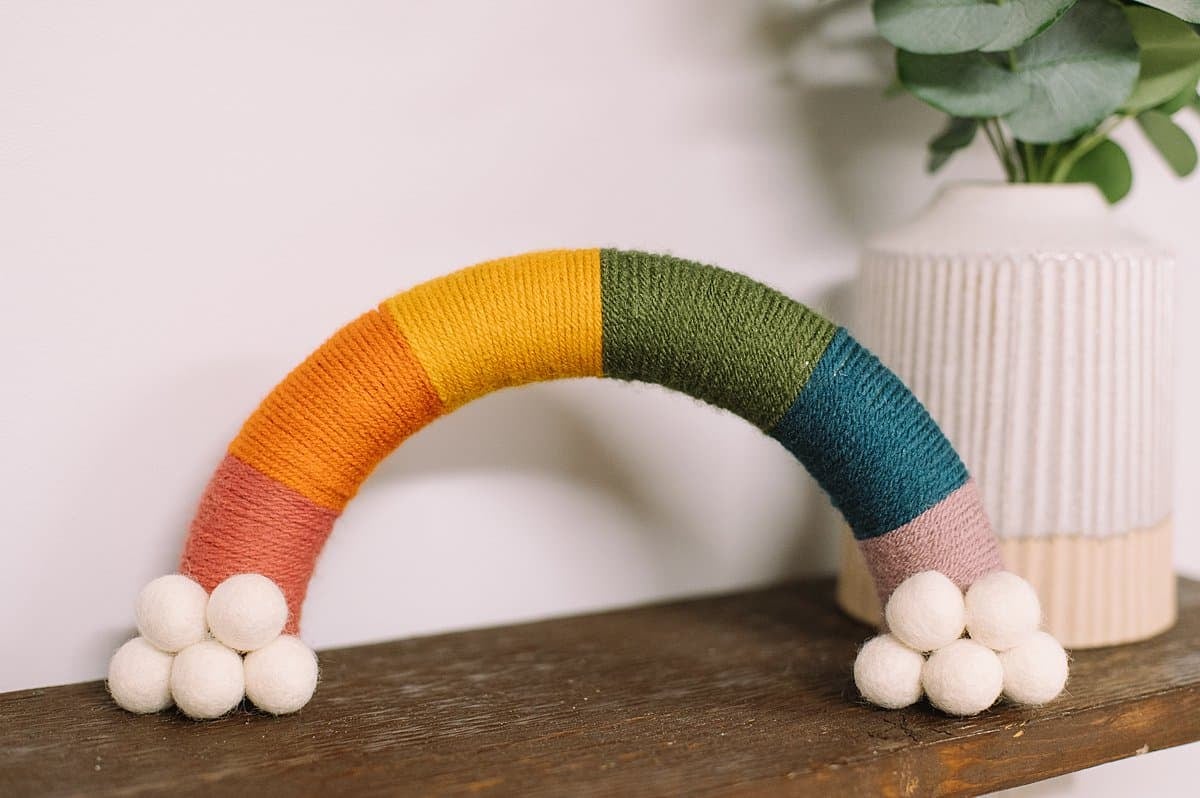 how to make a yarn wrapped rainbow