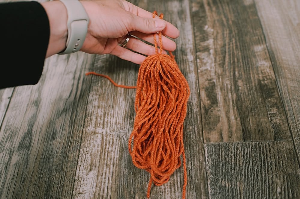 how to make a yarn tassel garland