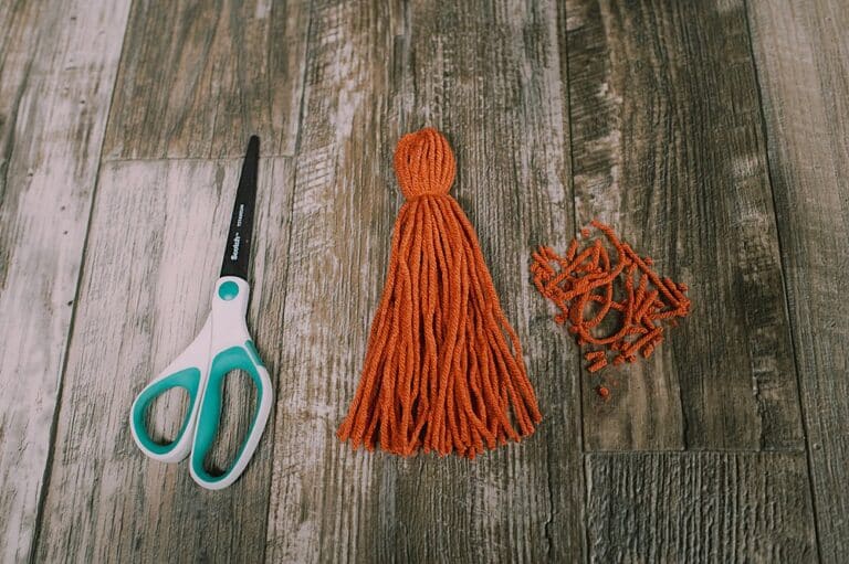 How to Make a Fall Yarn Tassel Garland