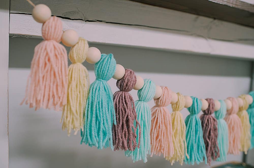 how to make yarn tassel garlands with pastel colored yarn