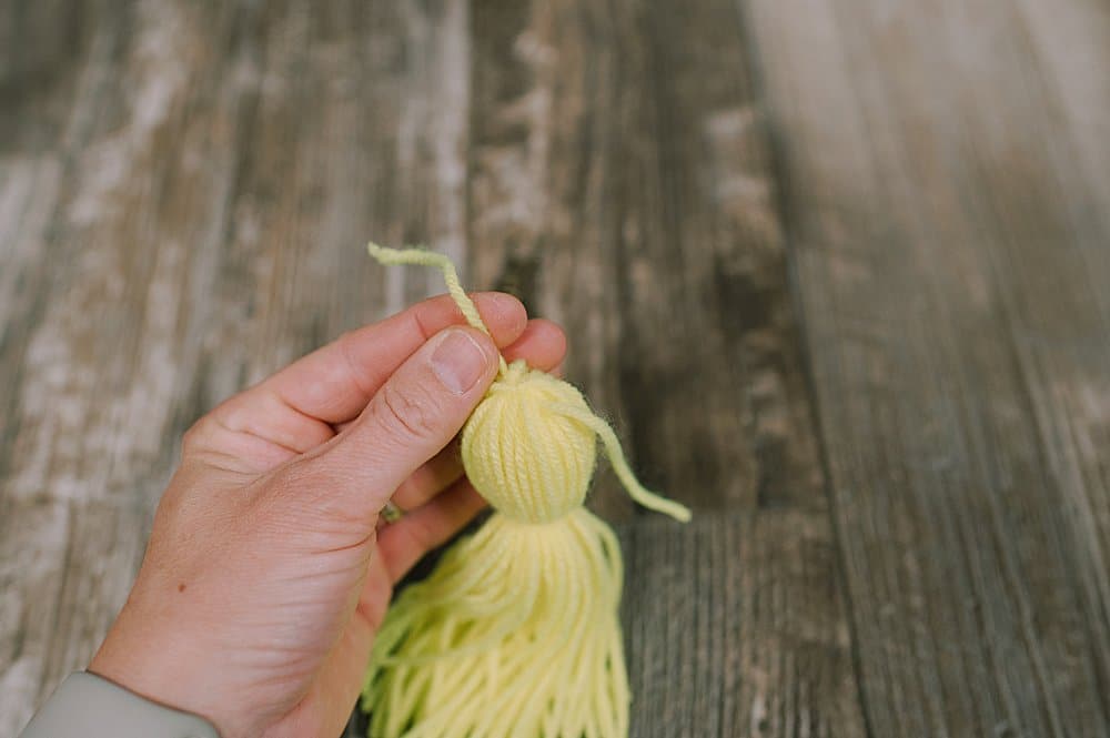 how to make a yarn tassel