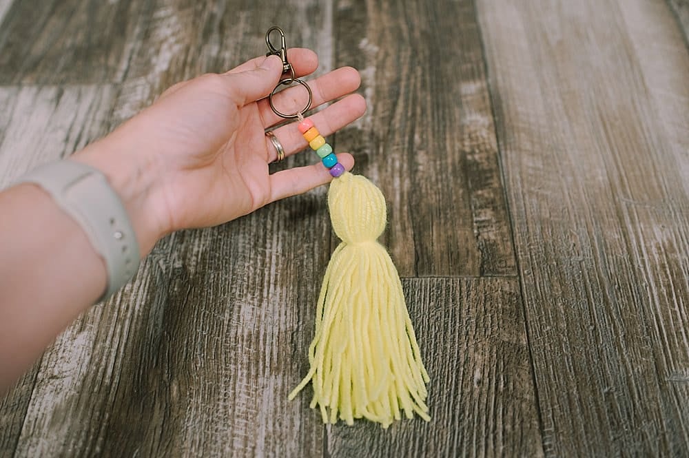 how to make a keychain with a yarn tassel