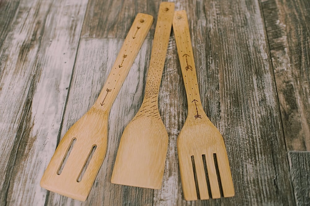 Learn how to make a DIY woodburned wooden utensil wall hanging out of wood kitchen spoons by woodburning dots and arrows!