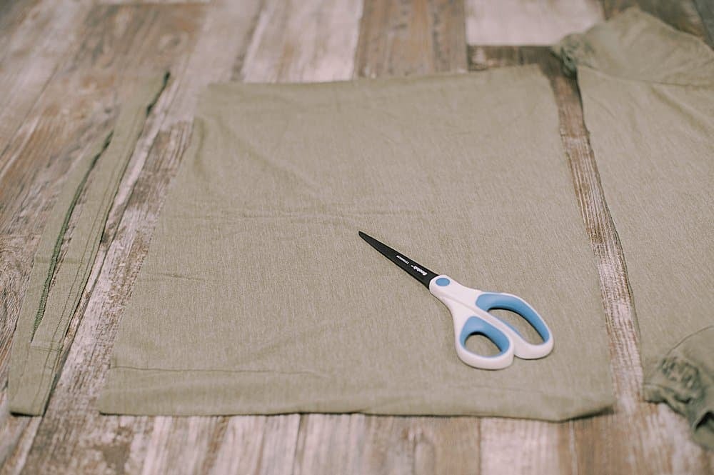 Learn how to make t-shirt yarn using this easy tutorial that shows you how to make yarn out of old t-shirts - it's the ultimate upcycle!