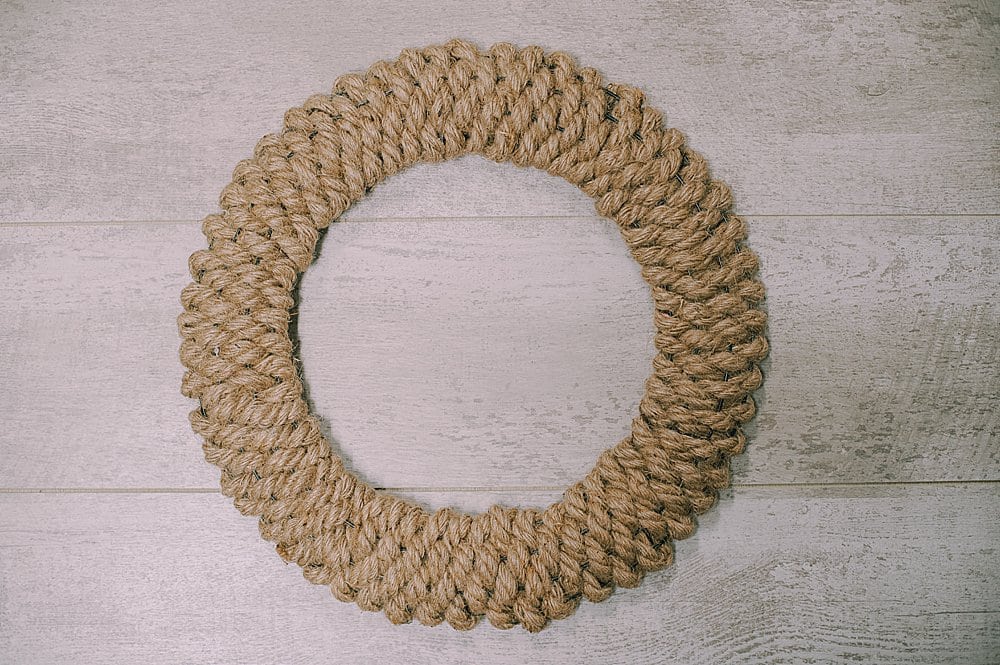 how to make a wreath using rope made of jute and a wire wreath form