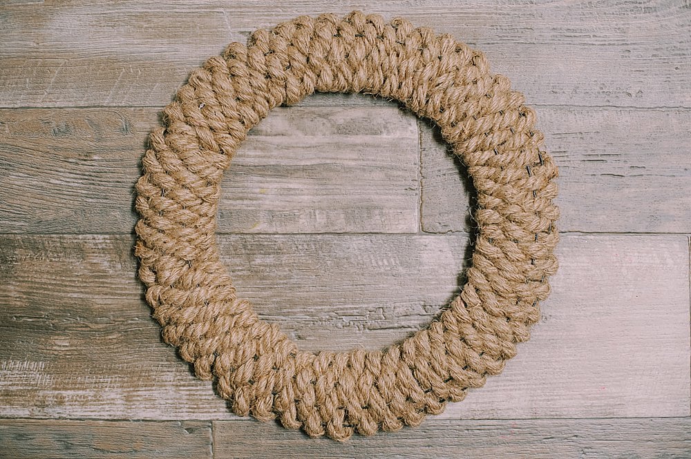 how to make a wreath using rope made of jute and a wire wreath form