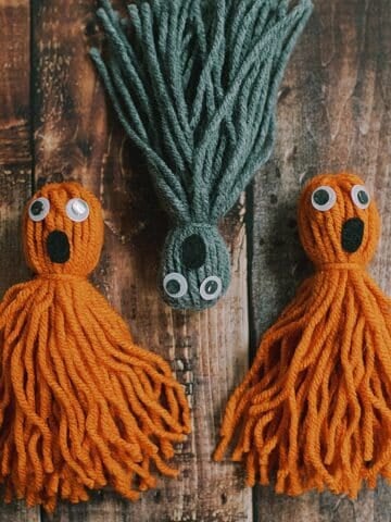 How to make yarn tassel ghosts for Halloween