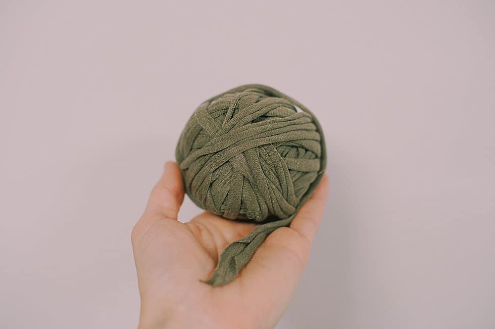 Make Balls Of Yarn From T-Shirts & Save The Scraps For Weaving