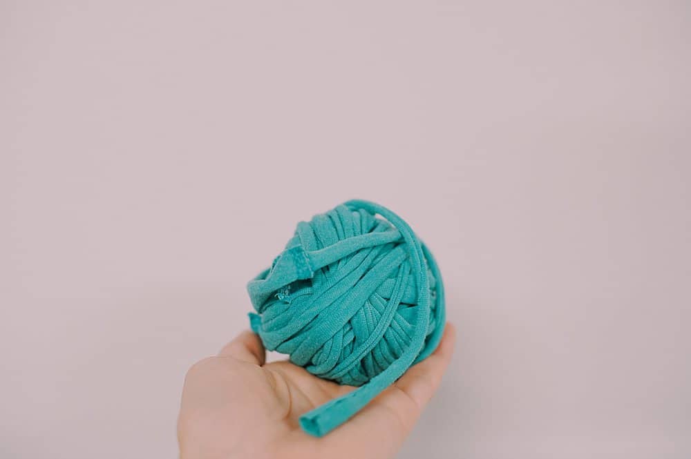 recycle old t-shirts into t-shirt yarn