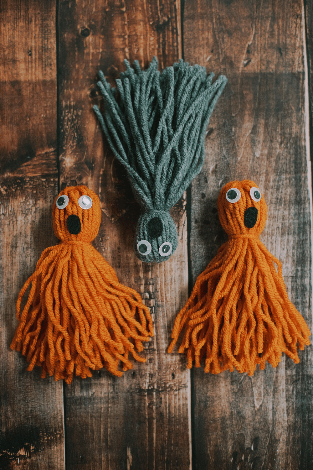 How to Make Yarn Tassel Ghosts for Halloween