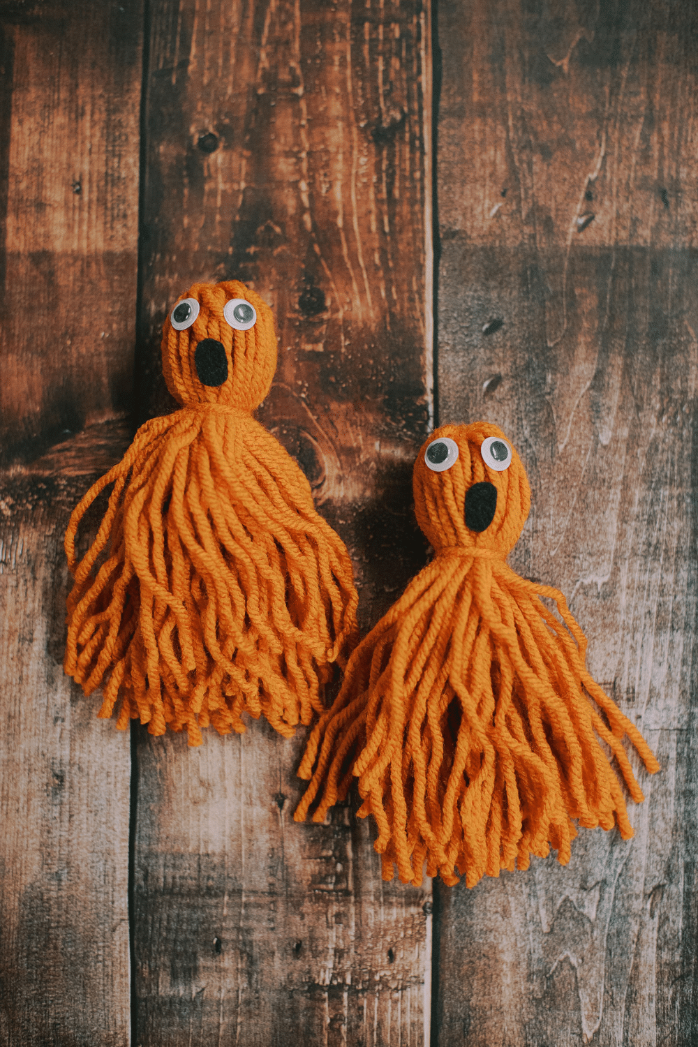 How to Make Yarn Tassel Ghosts for Halloween