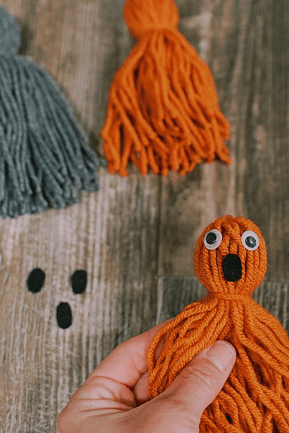 How to Make Yarn Tassel Ghosts for Halloween