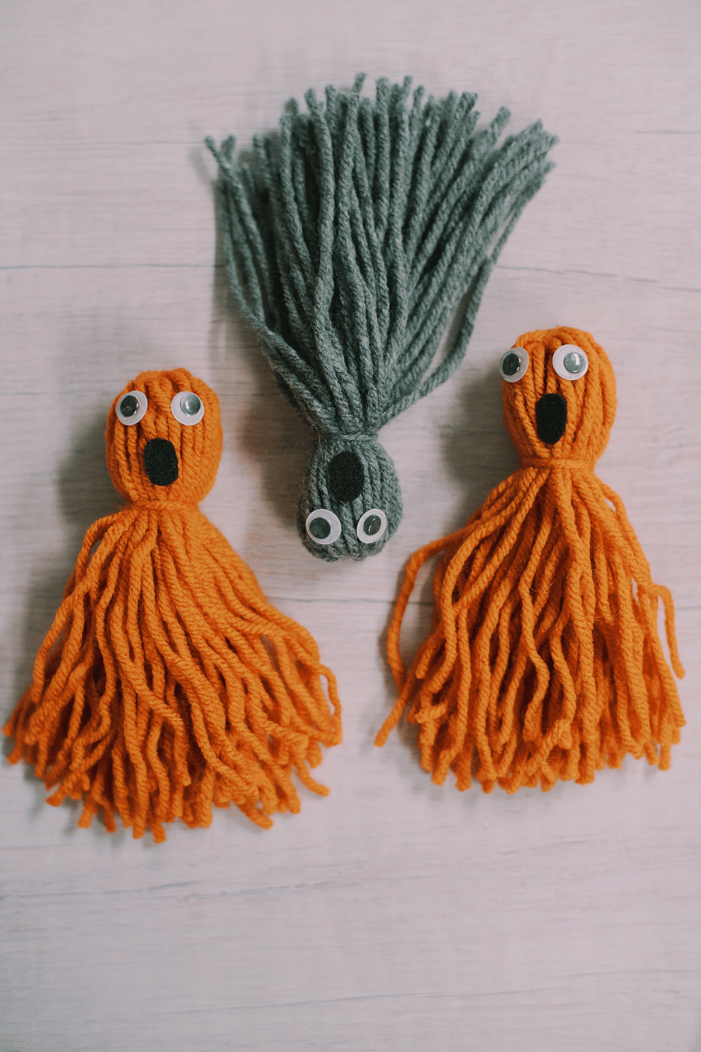 How to Make Yarn Tassel Ghosts for Halloween